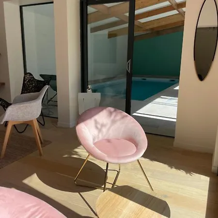 빌라 La Luciole Piscine Interieure