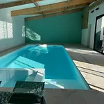 La Luciole Piscine Interieure *