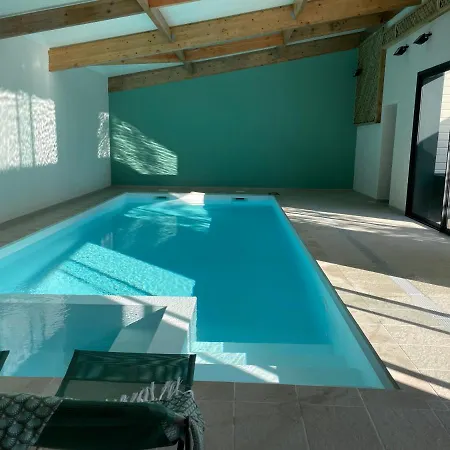 La Luciole Piscine Interieure *