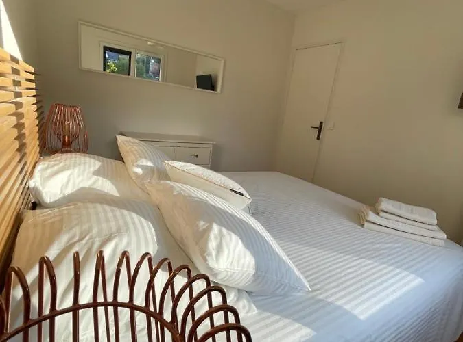 La Luciole Piscine Interieure *